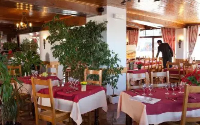 La Petite Chaumiere