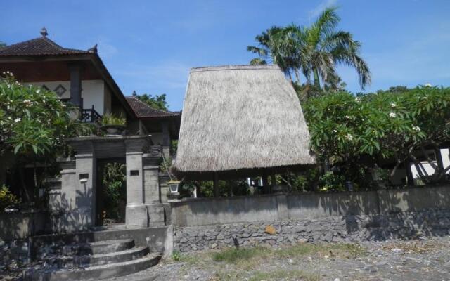 Sunshine Beach Bungalows and Restaurant