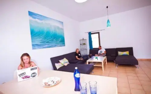 7 Island Surf House