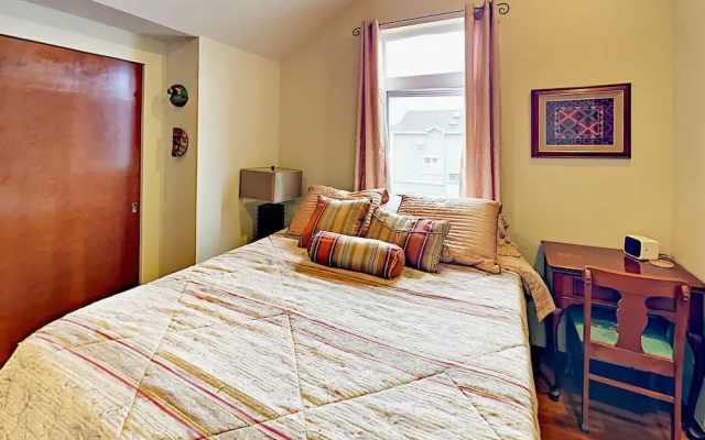 6004 SW Admiral Way Townhouse by RedAwning