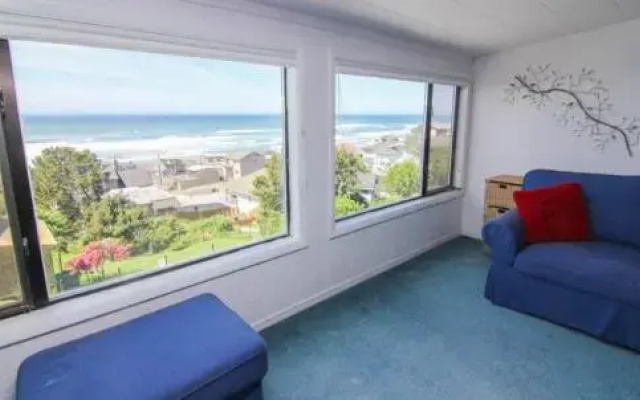 Owl Lookout - 3 Br home by RedAwning