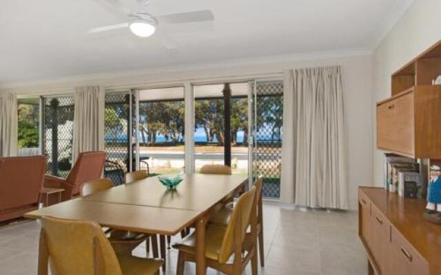 Large family waterfront home with room for a boat - Welsby Pde, Bongaree