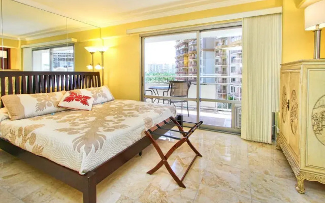 Ala Moana Condo 1777-9 by RedAwning