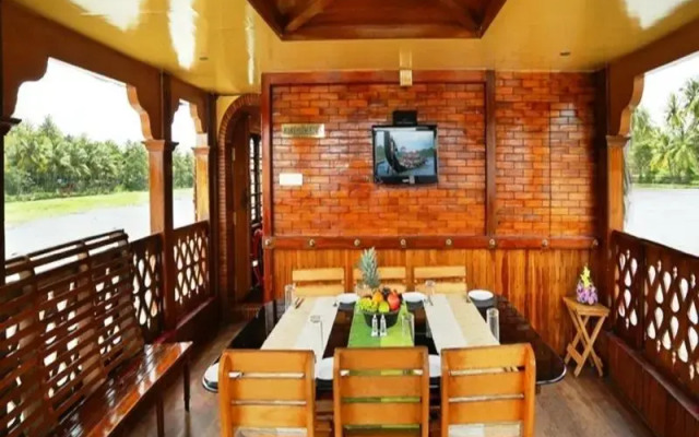 Rudra Houseboats