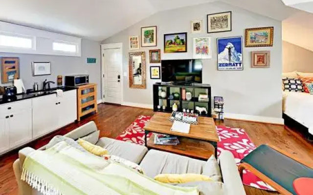 Hip Nashville Studio by RedAwning