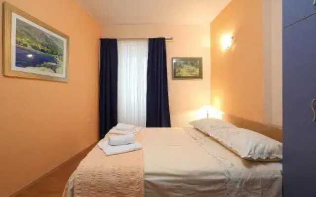 La Familia Apartments