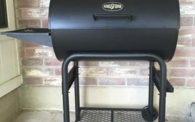 Home Between Seaworld And Six Flags