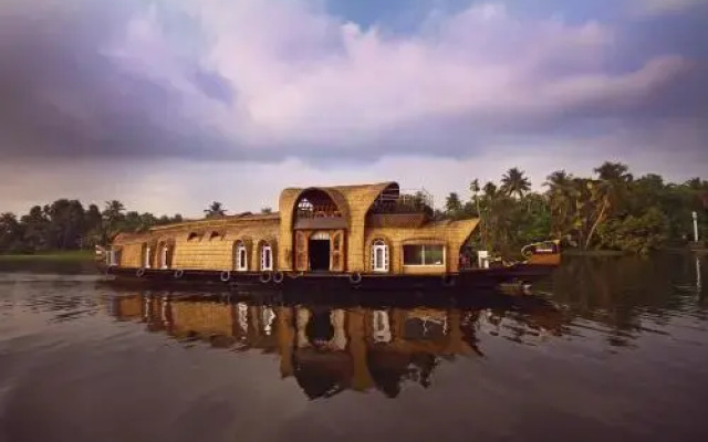 Lakelands Cruises