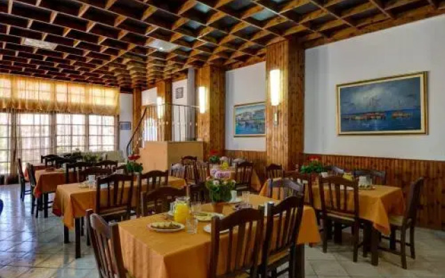 Izela Hotel