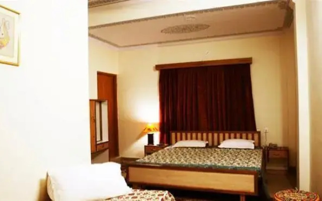 Shivika Lake Hotel