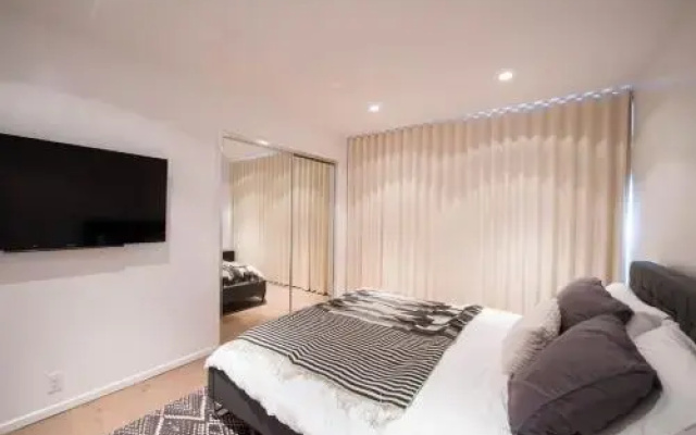 Bright 2BR near Old Town (#6) by WanderJaunt