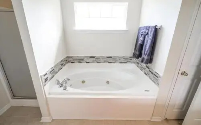 Campton Road Home - 4 Br Home