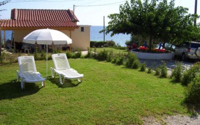 Agia Kiriaki Beach Bungalows