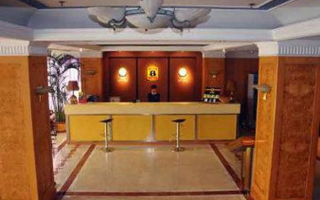 Super 8 Qingdao Central Long Distance Bus Station