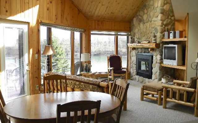 The Lakehomes at Superior Shores