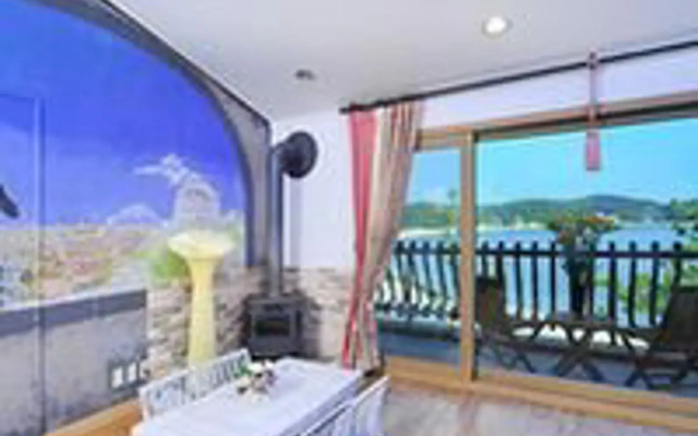 Taean (Anmyeondo) Before Sunset Pension