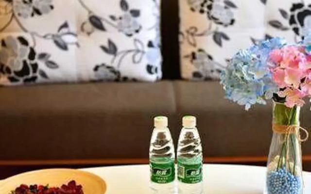 Jingrong Laien Creative Theme Apartment Hotel