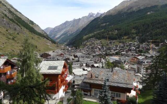 Haus Triftbach/Studio Layra