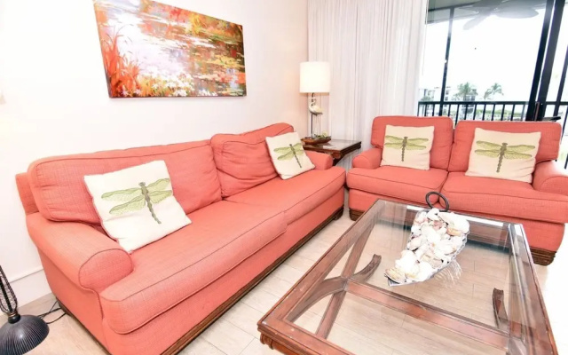 Sundial C408 - 1 Br condo by RedAwning