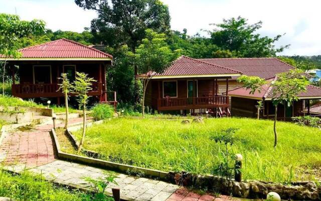 Golden Bungalow (former Hillside Bungalow )