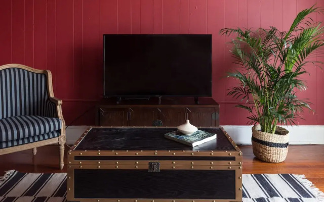 Elegant Lower Garden District Suites by Sonder