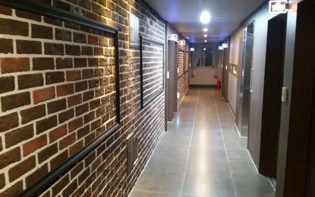 Hotel The May