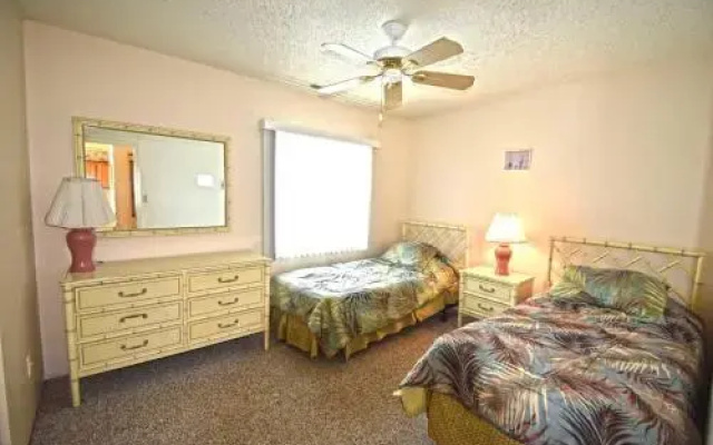 Fantasea 3W 3 Br condo by RedAwning