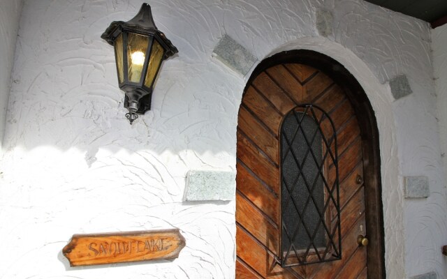 Snow Flake by RedAwning