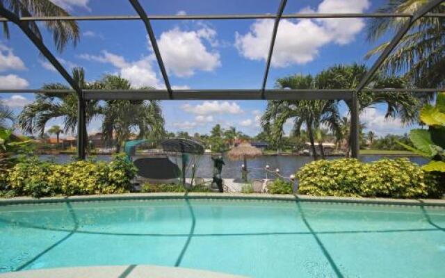 Waterfront Villa Id2621