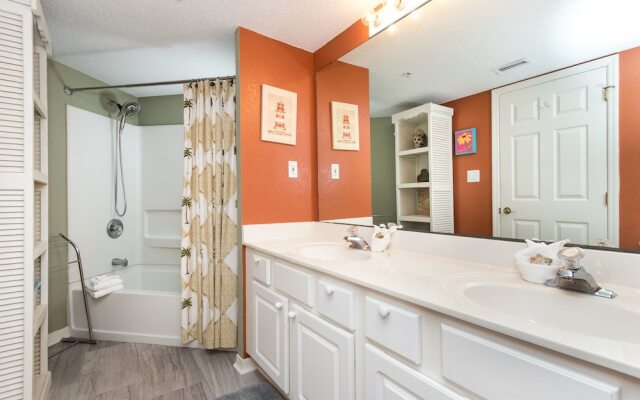 Islander 7004 by RedAwning