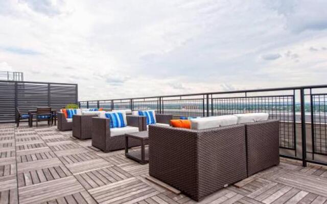 Downtown Convenience with Breathtaking Rooftop Views!