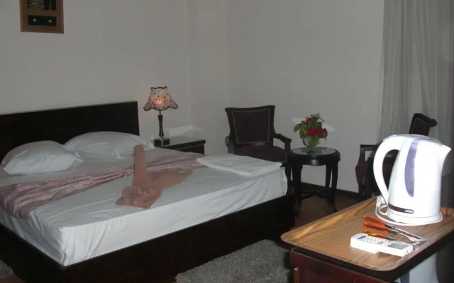 Cairo plaza Guest House