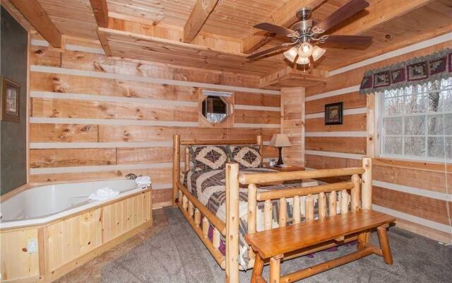Chubby and Cubbys Den - Three Bedroom Cabin
