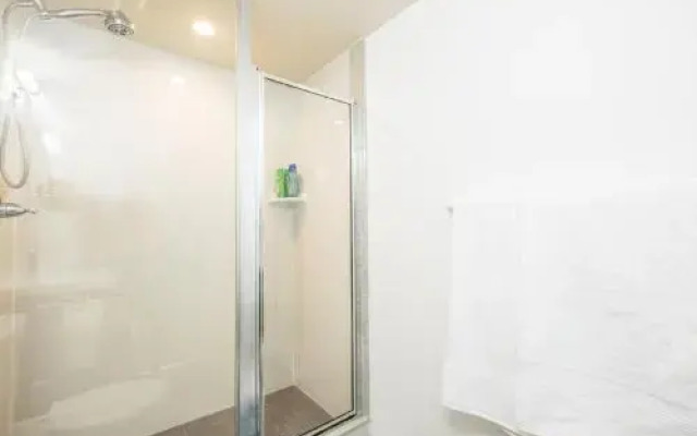JP Stays - Elegant Luxury Suite