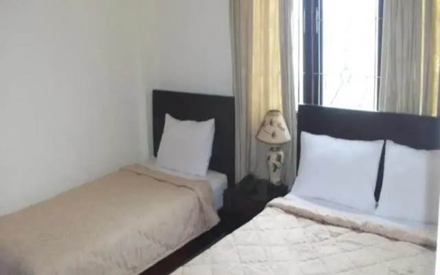 Y Van Hotel
