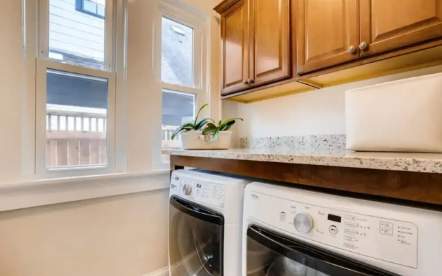 Midtown 1417 By Homecomfortstay