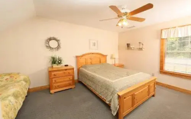 Briarstone Lodge Condo 13F by RedAwning
