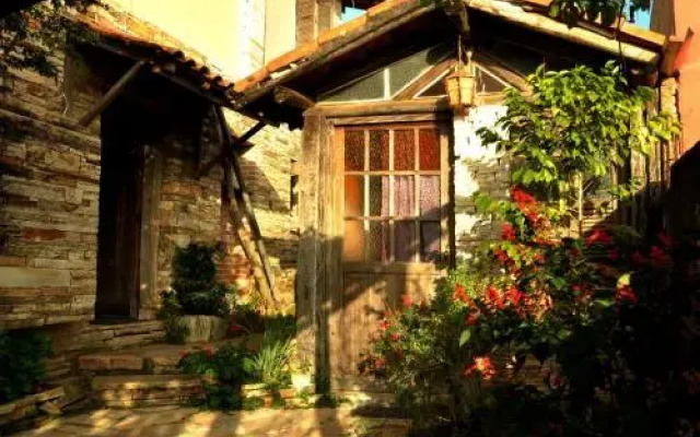 Chalé de Pedra - Hospedaria e Espaço Livre