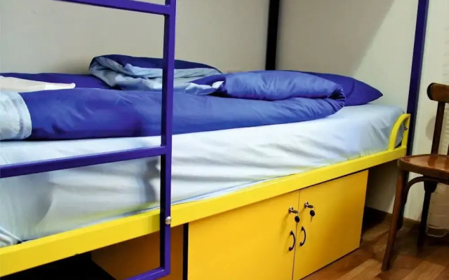 Shat Lav Hostel