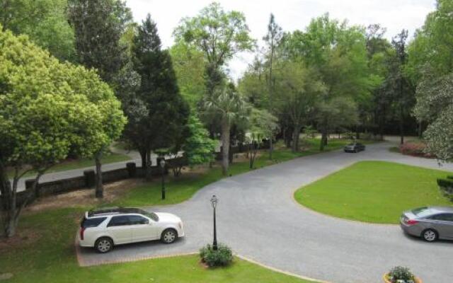 Woodlands Inn