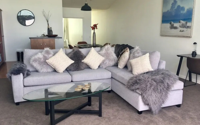 2BR 2 Level Penthouse with Seaviews