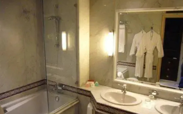 Crystal Rose Hotel