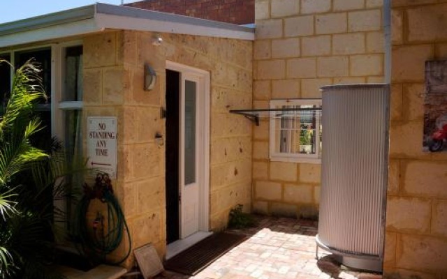 Green Door Cottage and Studio – Outside – Perth