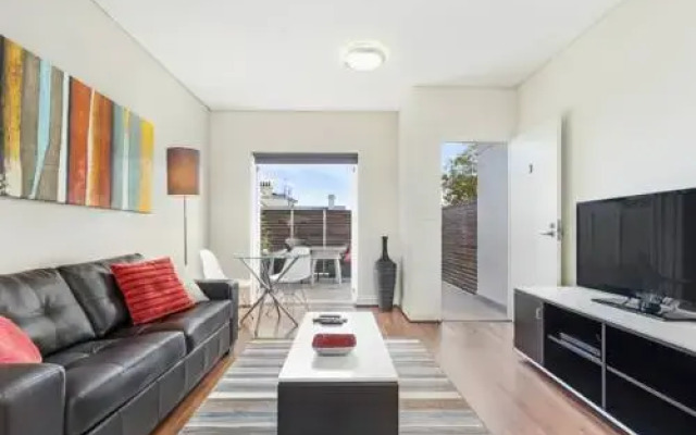 Glebe Self-Contained Modern One-Bedroom Apartment (7 COW)