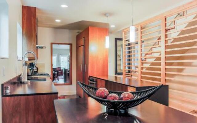 Eco-Friendly Seattle Townhome by RedAwning