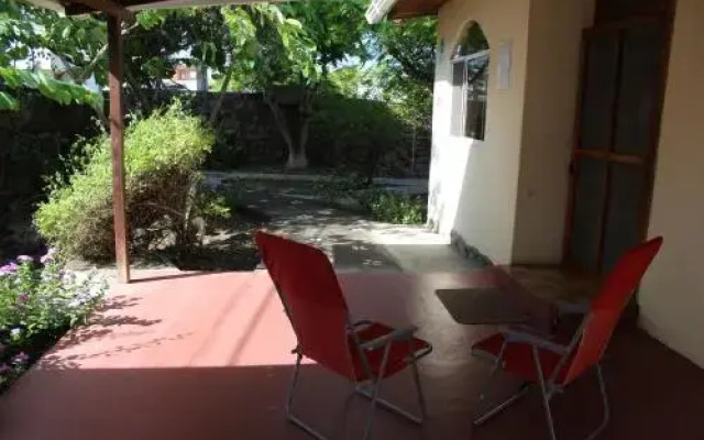 The Finch House (La Casa del Pinzón)