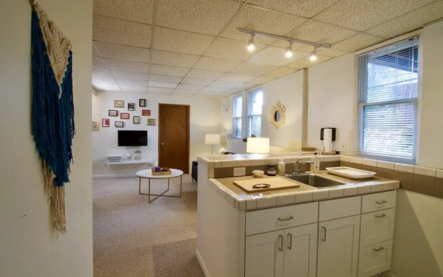 Gem In Private Green Lake Garden