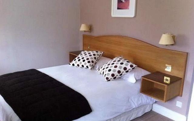 Red Lion & Cellar Room Hotel