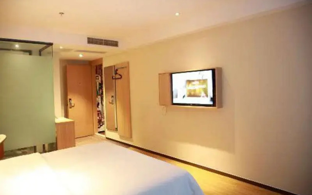 IU Hotel Neijiang High-speed Passenger Terminal Qiujiazui Overpass