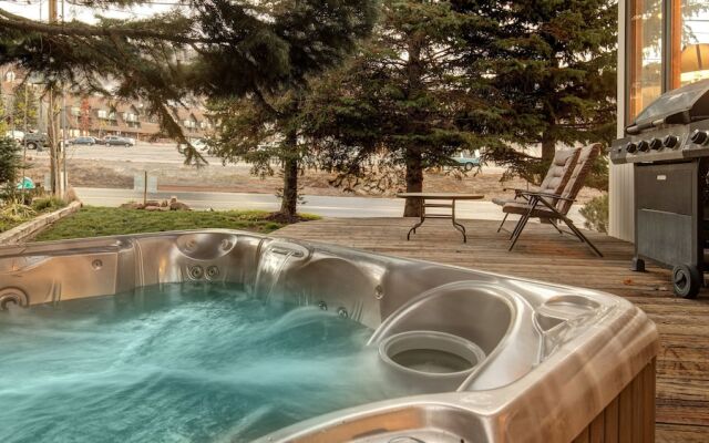 1382 Empire Mountain Ski Home 4 Bedroom Home by RedAwning